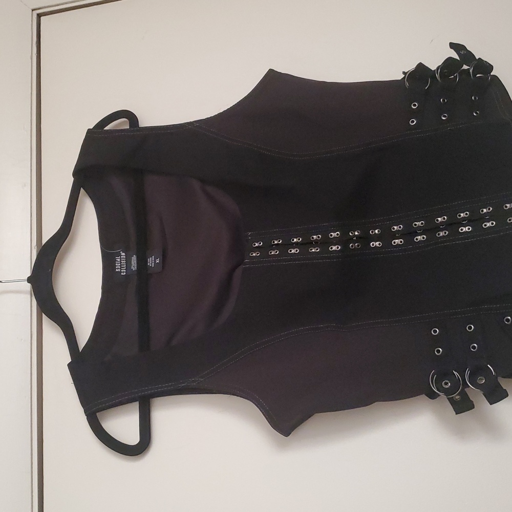 *NWT* Social Collision Black Hook & Eye Sleeveless Tank Top with Buckle Details - Picture 3 of 16